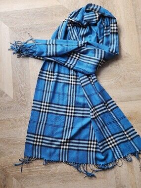Gorgeous Deep Blue Classic Burberry Pattern Plaid Scarf with Fringe, NO TAG